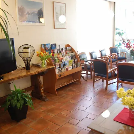 Hotell Kyriad Direct 2*